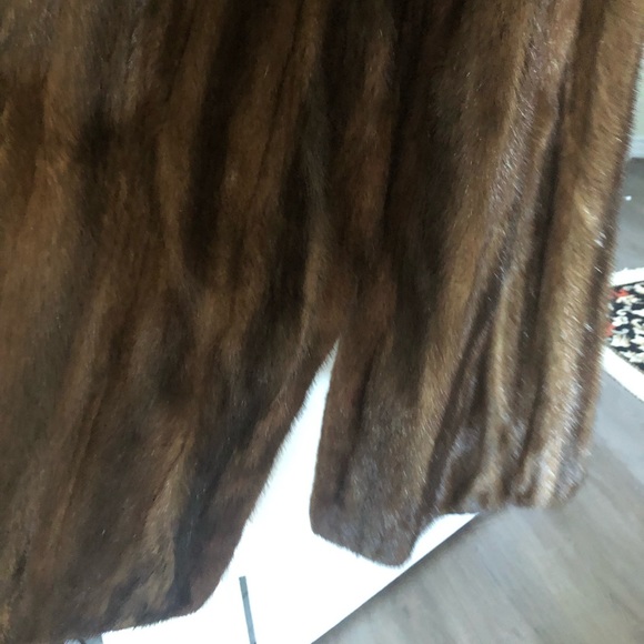 Beautiful Alfred Sung mink coat for sale in mint condition. Size 10-12 - Picture 5 of 15